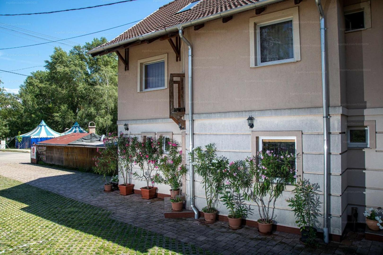 Sorompo Vendeghaz Hotel Balatonkenese Exterior photo