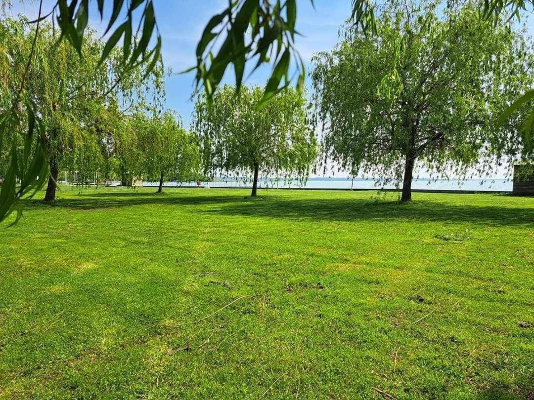 Sorompo Vendeghaz Hotel Balatonkenese Exterior photo