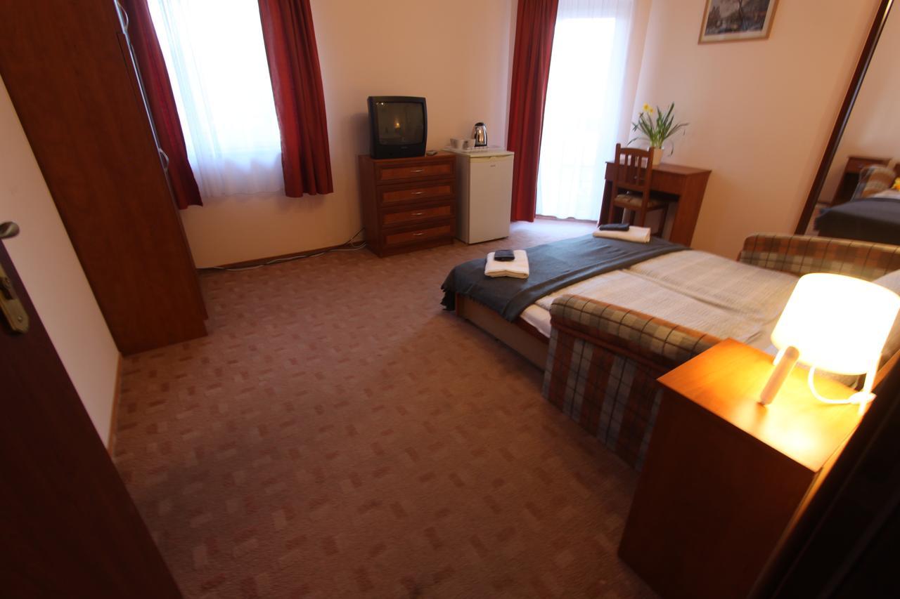 Sorompo Vendeghaz Hotel Balatonkenese Exterior photo