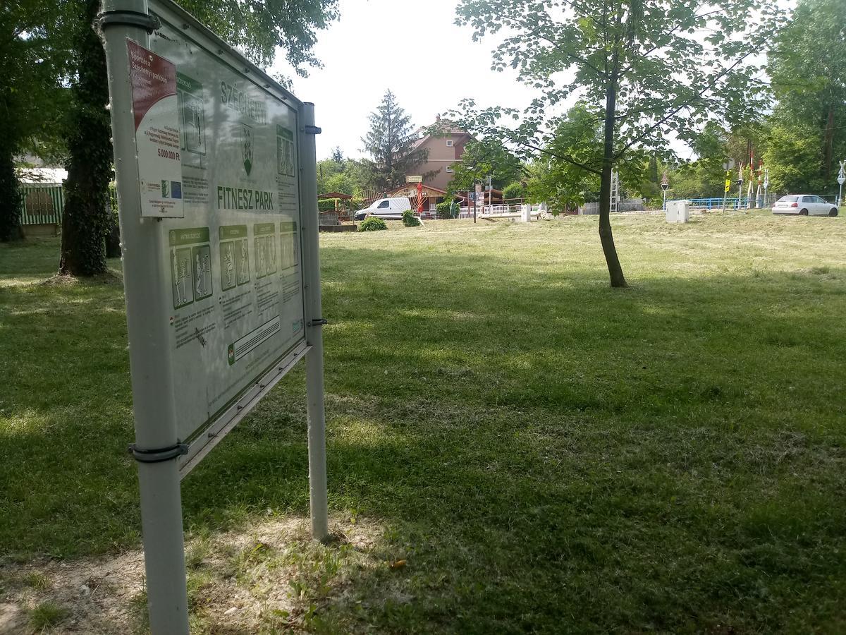 Sorompo Vendeghaz Hotel Balatonkenese Exterior photo