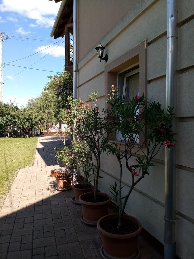 Sorompo Vendeghaz Hotel Balatonkenese Exterior photo