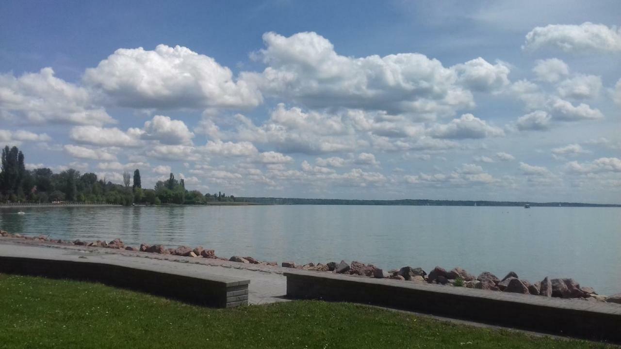 Sorompo Vendeghaz Hotel Balatonkenese Exterior photo