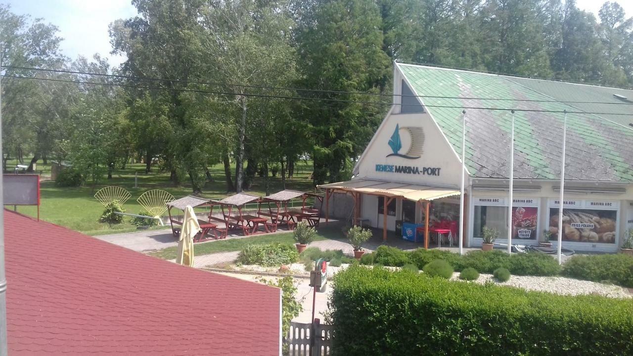 Sorompo Vendeghaz Hotel Balatonkenese Exterior photo
